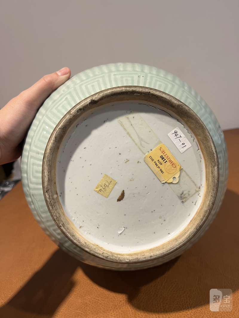 清乾隆 粉青釉暗刻竹节八卦纹胆瓶 - 图8
